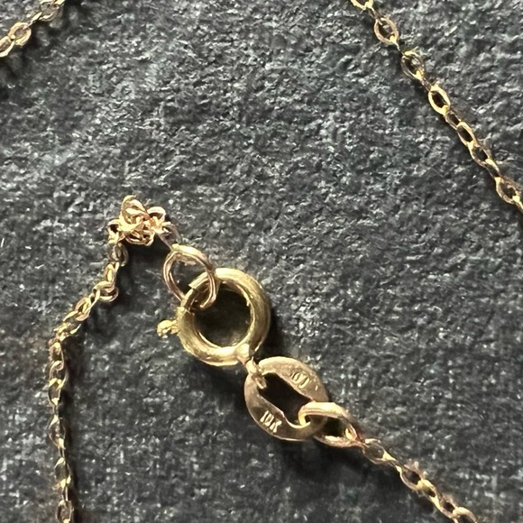 Hallmarked 10k yellow gold pendant and 10k yellow gold chain . - Picture 8 of 11